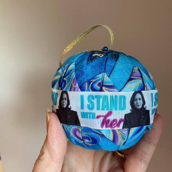 Original hand crafted by me quilted ornament theme “Kamala Harris I am with her“ - Picture 5 of 9